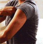 <em>夏天,妹子快速脱胸罩</em>的方法,惊呆了。_新浪悦