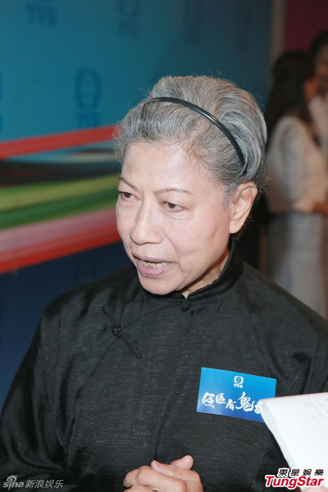 罗兰姐新节目再演龙婆