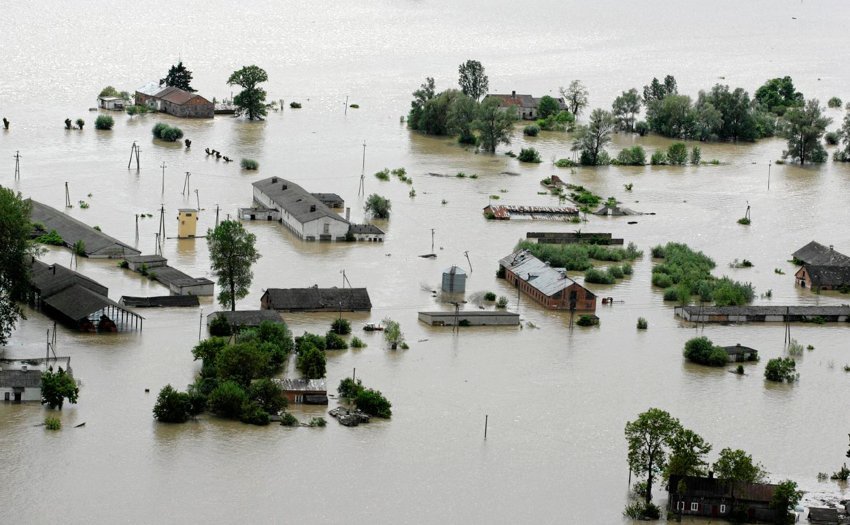 波兰洪水破堤淹没大量村镇 已致15人死亡