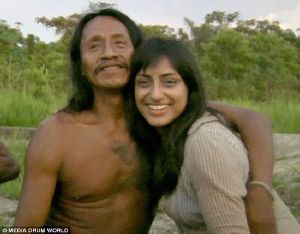 人公萨拉·贝格姆,在亚马逊丛林与华欧拉尼族的一支部落共度高清图片