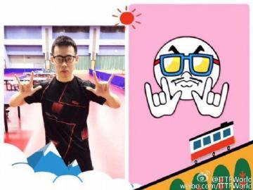 福原爱与队友玩自拍