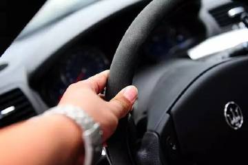 新手多久可以独自开车 1f3bb7eee61df7363adaadb1667cf4a9_640_427.jpg