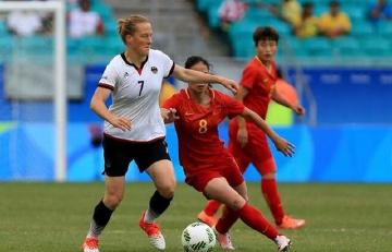 如果时空超越 96年中国女足可以砍杀德国女足吗？