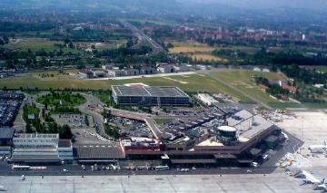 有钱任性：意大利机场用430万的兰博基尼超跑当地勤车
