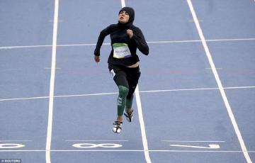 穿长衫长裤戴头巾 沙特姑娘的里约奥运_诸强烽