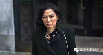 48岁邓文迪与女儿近照曝光，略显苍老，大37岁前夫今年新娶嫩模！