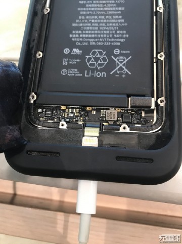 热心果粉测试iPhone7官方背夹电池防水性能 .