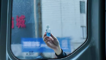 雨天开车，车窗玻璃上涂上这些东西，视线真的会变好吗？