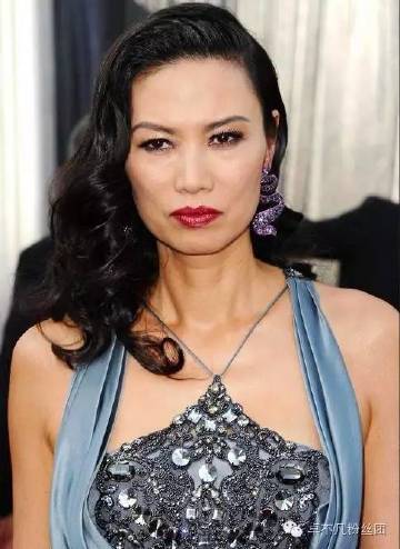 48岁邓文迪与女儿近照曝光，略显苍老，大37岁前夫今年新娶嫩模！