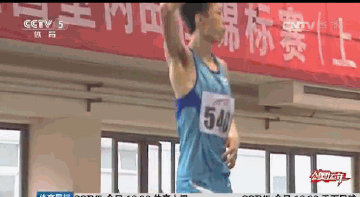 我只想说一句:excuse me?你这样真的不会首先笑场吗?而网友的反应也很搞笑: