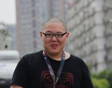 PDD往年动态被挖出:我才是优优的真正男人