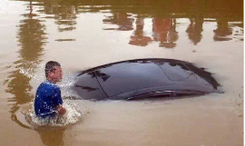 知识贴：车辆落水后要这样开车门！