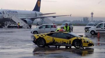 有钱任性：意大利机场用430万的兰博基尼超跑当地勤车