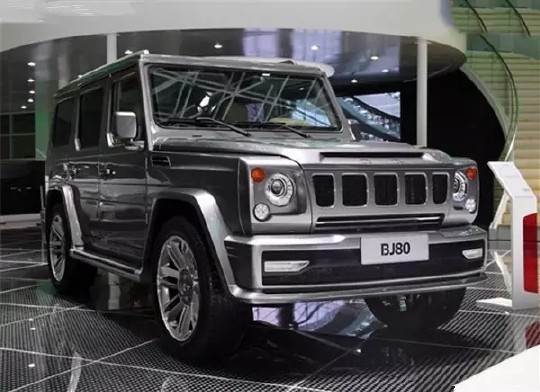 北汽bj80 很明显,北京bj80的外观大量借鉴了奔驰g级越野车,正是借着