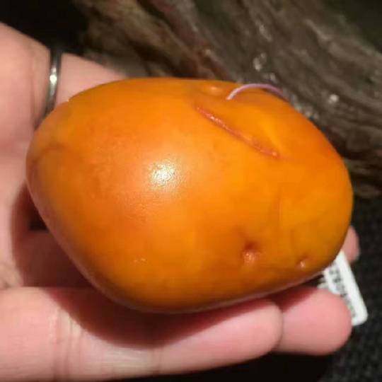 西藏老蜜蜡饼子最新市场成交价格多少钱一克？