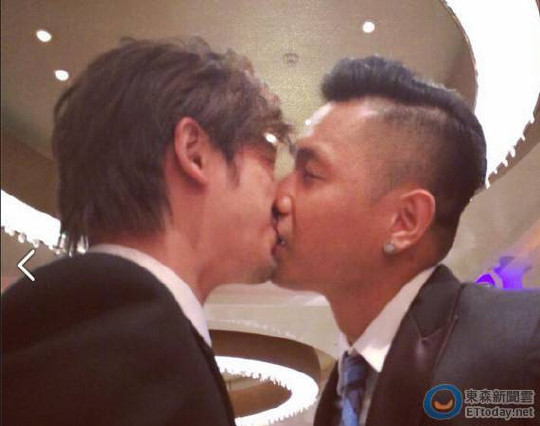俞灏明王栎鑫激情拥吻!出柜了!好多男星上演男男激吻,辣眼睛 俞灏明王栎鑫激情拥吻!出柜了!好多男星上演男男激吻,辣眼睛