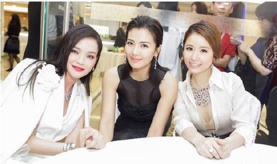 赵薇现身春晚彩排 独唱家乡歌曲《六尺巷》_手