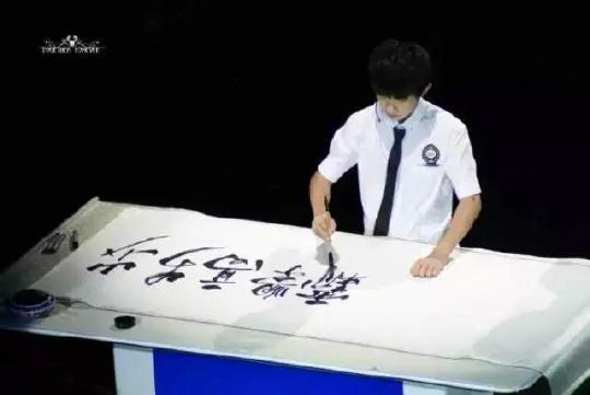 易烊千玺：一夜成名还是百炼成钢？