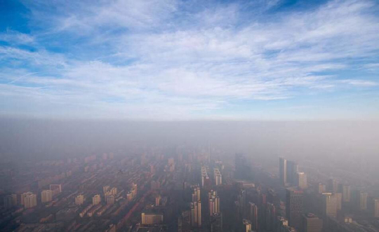 在飞机上看雾霾,与,在高楼上看雾霾,的不同感受