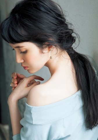 低马尾!今夏<em>最有女人味</em>的<em>发型</em>就是它~