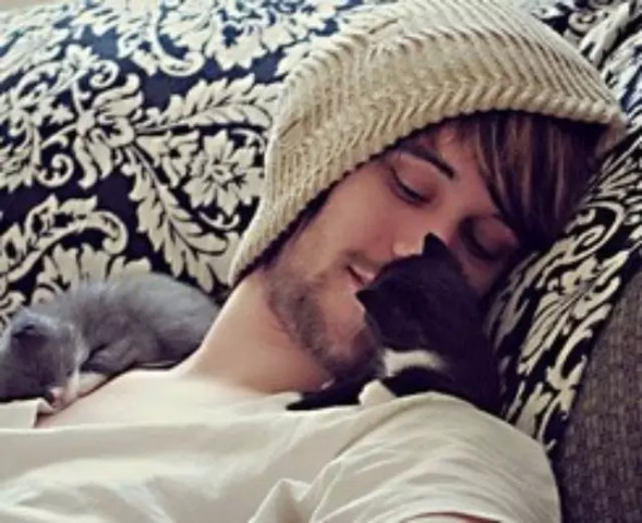 男人的人品,只看两点。女人的猫性,过期不候。