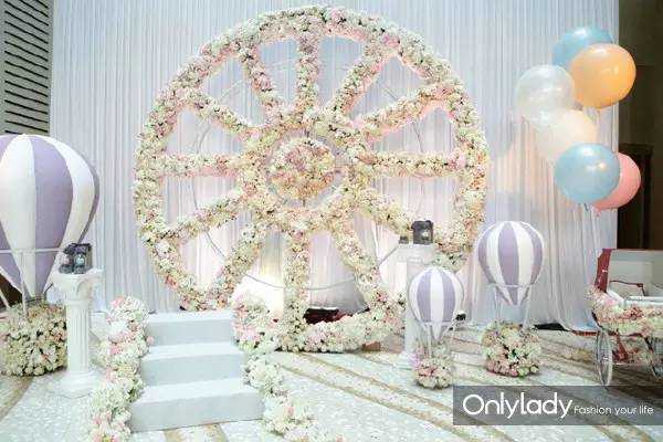 汪峰章子怡爱女百日宴 被爱唤 醒 的幸福让头条