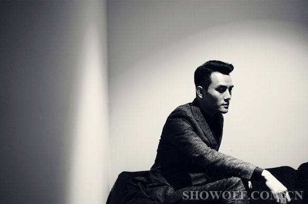 王凯黑白写真大片 显成熟型男魅力-SHOWOFF