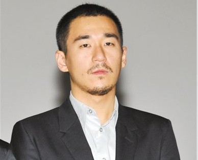 明星在监狱都干啥:房祖名读书 张默挑豆子剥大