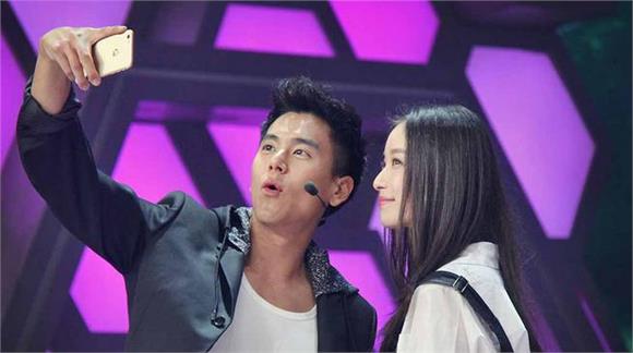 快乐大本营匆匆那年专场 魏晨初恋女友引集体