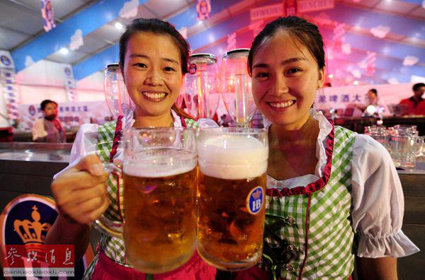 美媒称过半中国青少年喝酒 只要有钱就能搞到