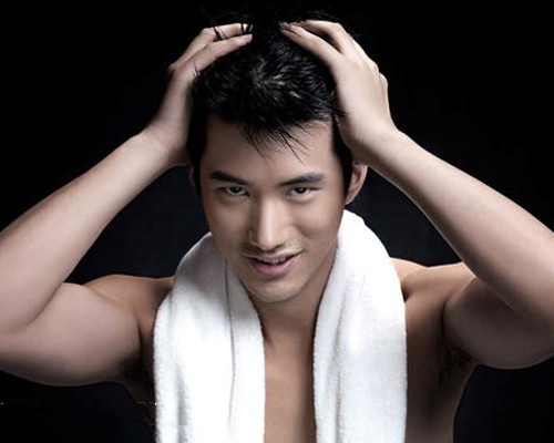 男神一觉醒来,半边脸瘫了!记住了,有件事晚上一