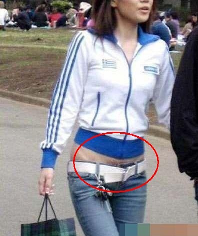 妹子,裤子能提高点吗!街拍大胆<em>美女</em>竟 走! 光! 露