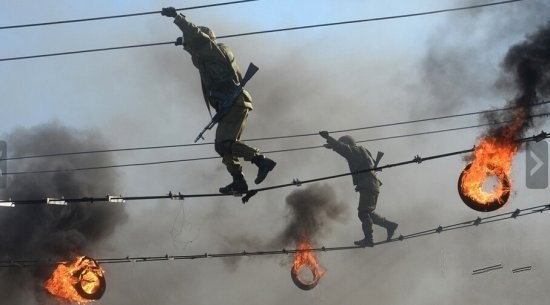 ����ʱ��2014��3��27�գ�����˹����ϣ���У�����˹�����񲿲���ʿ�������ֱ��ڽ����ۺ�ѵ����