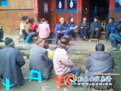 岑巩:走村入户进行生态移民宣传 当好政策讲解