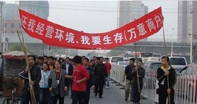 个体户老板全体起义,传统生意难做!