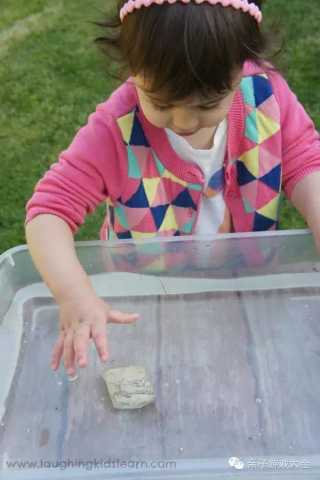 欧美幼儿园最受欢迎游戏:自然元素的浮沉实验