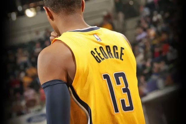 【i问】NBA球员改变球衣号码的800万个理由: