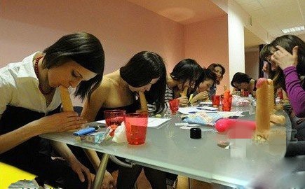 让人脸红心跳的“口技”培训课-全球奇闻趣事-读书资讯