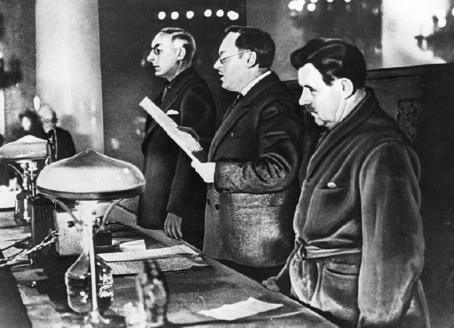 季诺维也夫图片