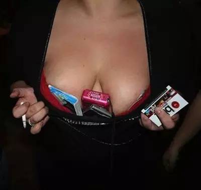 【趣图】<em>姑娘不</em>带罩罩<em>是怎样一种体验</em>_新浪悦