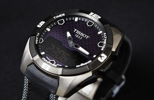 Apple Watch哭了 搅局者天梭智能手表续航一年