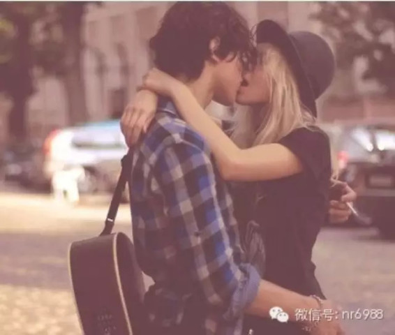 <em>男人</em>最<em>喜欢女人</em>何时<em>主动</em>靠近?