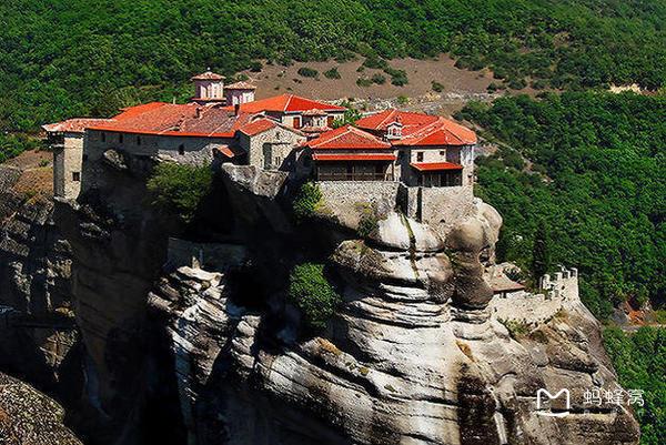 希腊男人岛:不仅禁止女性登岛,雌性动物也不例