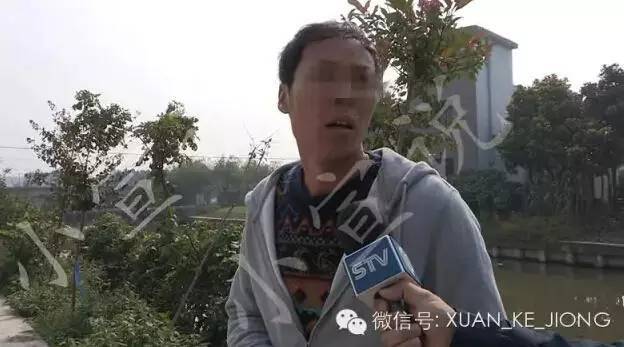 浦东书院附近一轿车冲入2米深河道 俊男美女溺