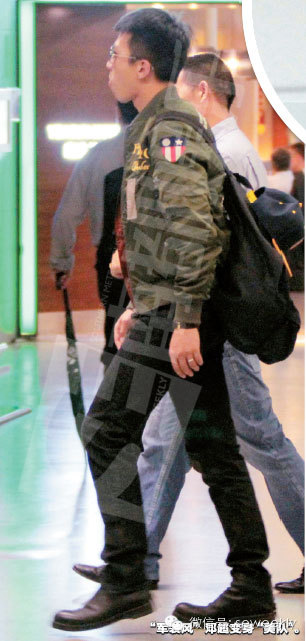 美队军装风邓超心急回沪见娃