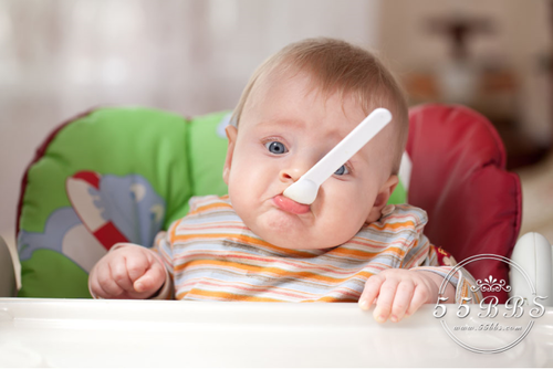 让宝宝爱上吃饭 科学添加辅食很重要
