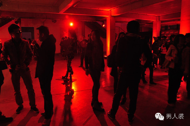 【喜爱夜蒲】<em>夜店把妹技巧</em>篇(舞池版)