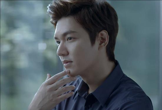 李敏镐拍摄江南1970脚趾甲掉落 或与鹿晗金秀贤同台跨年