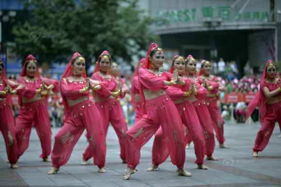 重庆大妈参加广场舞大赛