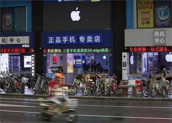中国手机业崛起见端倪 华强北山寨苹果店改卖